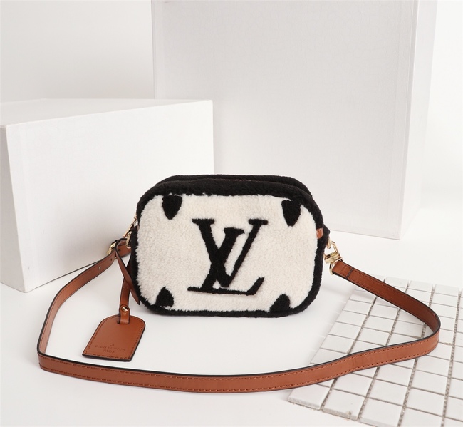 Louis Vuitton Teddy Series Plush Pouch Code: M68599