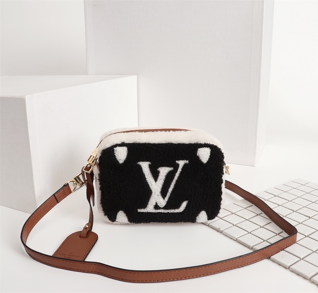Louis Vuitton Teddy Series Plush Pouch Code: M68599