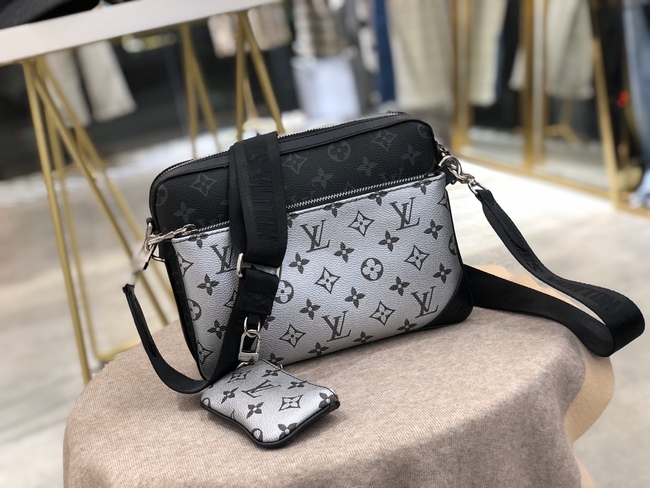 Louis Vuitton District Small Bag Code: M45320