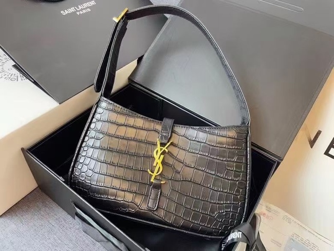 Yves Saint Laurent Le5A7 Bag