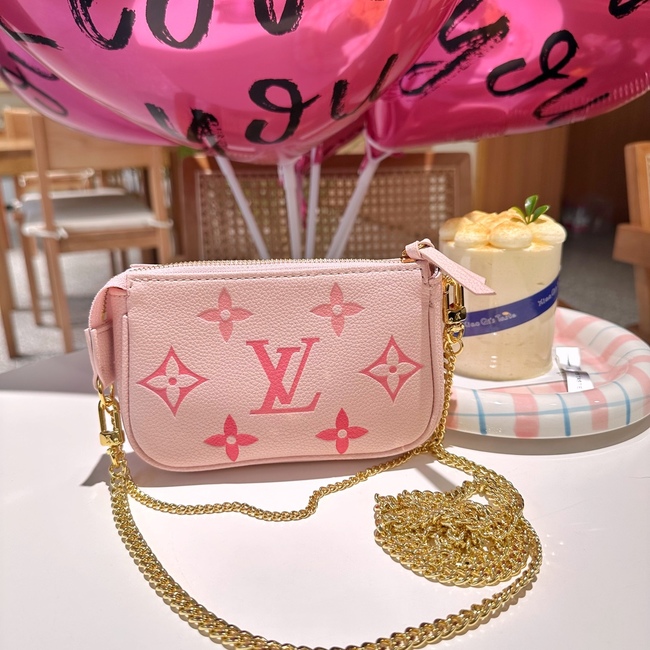 Louis Vuitton Fashion Messenger Bag