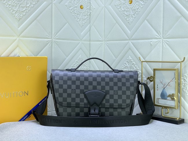 Louis Vuitton Montsouris Messenger Bag Code: M46685