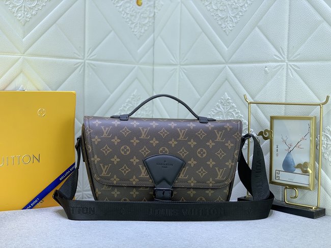 Louis Vuitton Montsouris Messenger Bag Code: M46685