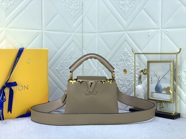 Louis Vuitton Capucines Medium Handbag Code: 54660