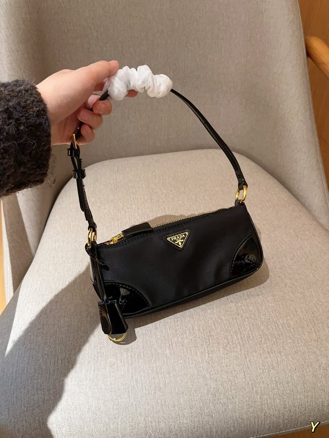Prada Re-Edition 2002 Regenerated Nylon Waterproof Fabric Spliced Bright Leather Baguette Armpit Bag 