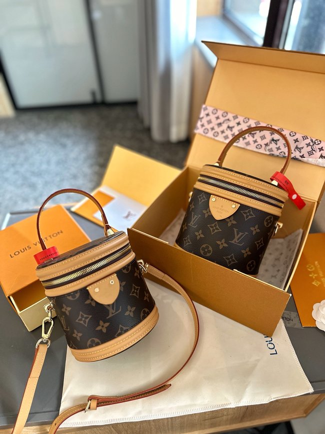 Louis Vuitton Classic Makeup Bucket Code: M43986