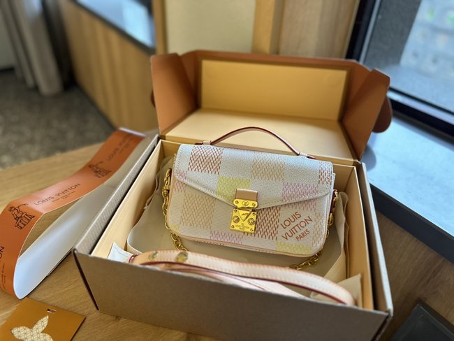 Louis Vuitton New Messenger Bag 