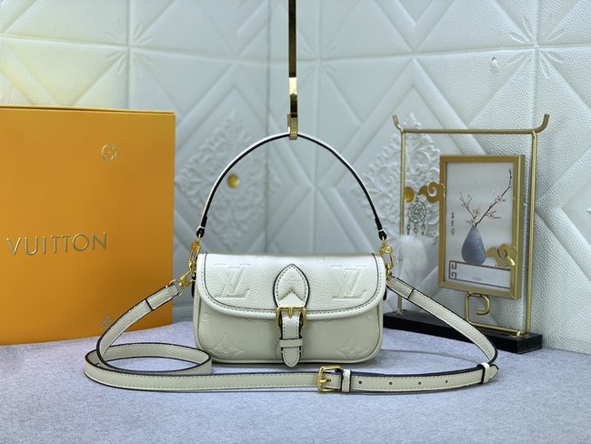 Louis Vuitton Diane Handbag Code: M83566