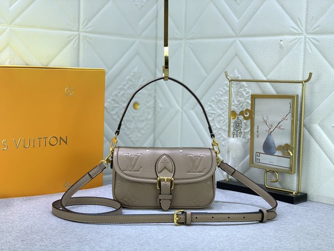 Louis Vuitton Diane Handbag Code: M83566