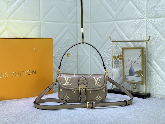 Louis Vuitton Diane Handbag Code: M83566