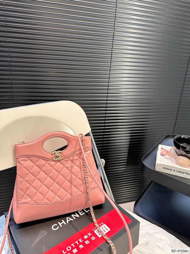 Chanel Stylish Crossbody Handbag Code: 4133