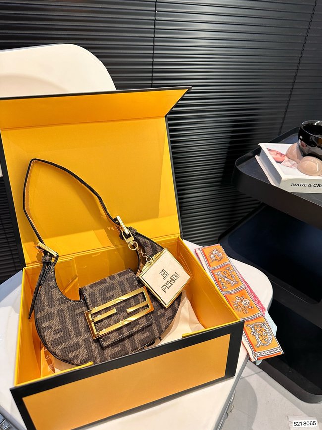 Fendi Half-Moon Armpit Bag Code: 8065