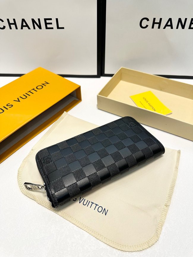 Louis Vuitton Cowhide Embossed Clutch Bag 
